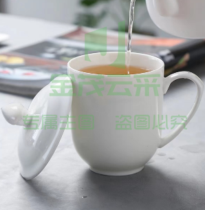 带盖纯白陶瓷茶杯