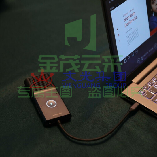 科大讯飞 MC10 AI 麦克风投屏器 智能无线同屏器
